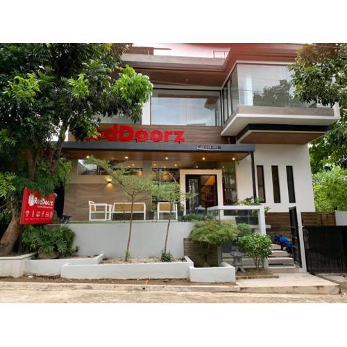 RedDoorz at Anton's Loft Designer Resort Pansol Calamba Laguna