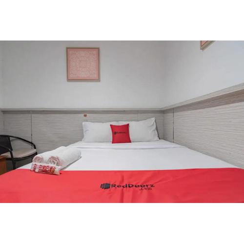 RedDoorz at Arwiga Hotel near RS Hasan Sadikin Bandung