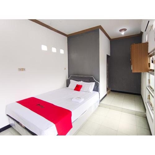 RedDoorz at Brawijaya Central Kampung Inggris