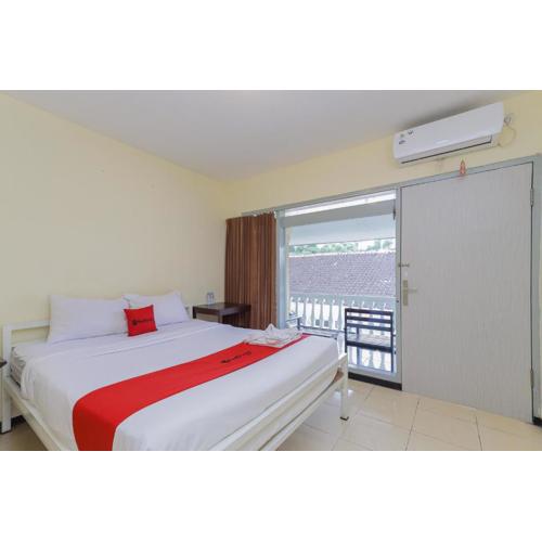 RedDoorz at CBR Residence Blimbing