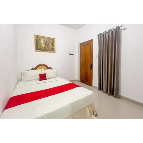 RedDoorz at Dimens House Sragen
