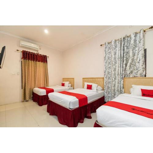RedDoorz At Fella Homestay Medan