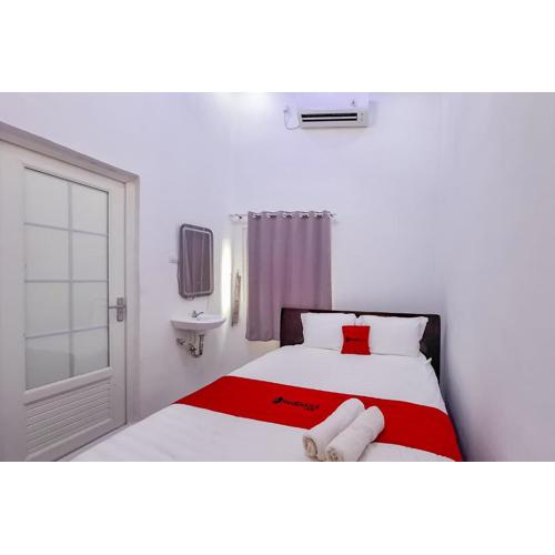 RedDoorz at Homestay FN99 Jepara