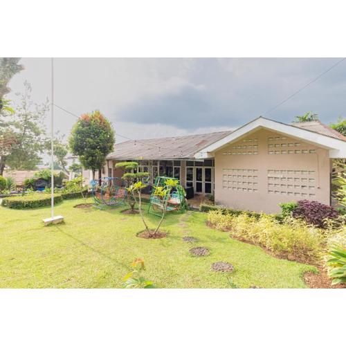 RedDoorz at House Of Dirga Cisarua Puncak