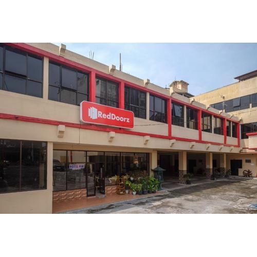 RedDoorz at H&W Hotel Solo