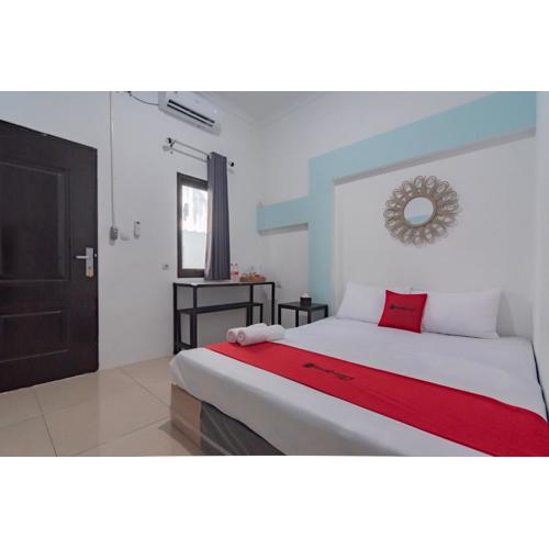 RedDoorz at Jalan Otista Karawang