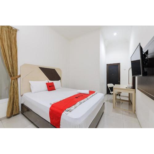 RedDoorz at Jatiwaringin near Exit Toll Pondok Gede