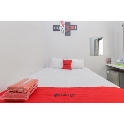 RedDoorz at K23 Rungkut Madya
