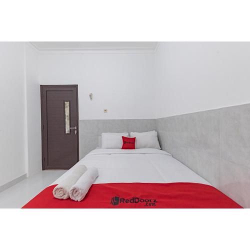 RedDoorz at Kedawung Aurel Cirebon