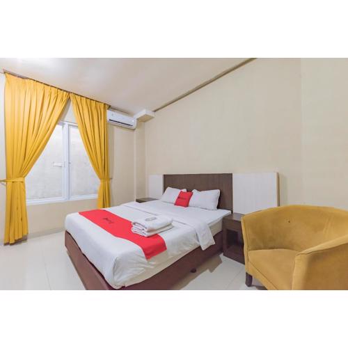 RedDoorz at La Mega near Pasar Pagi Cirebon