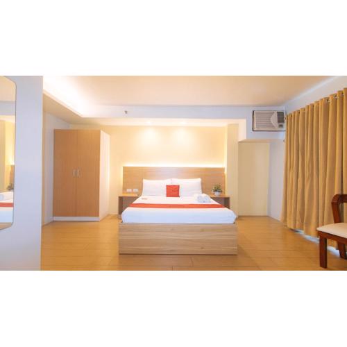 RedDoorz at LuxeLite Suites Makati