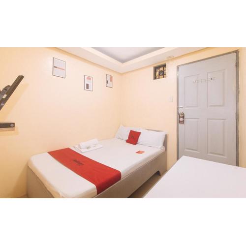 RedDoorz at LYOTO Bed and Breakfast near NAIA Terminal