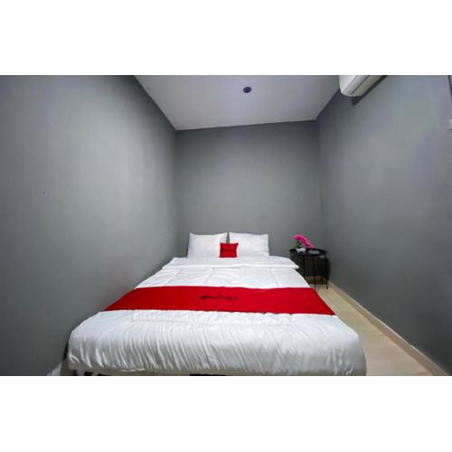 RedDoorz at Marina City Waterfront