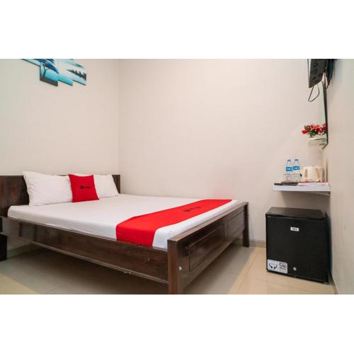 RedDoorz at MERR Rungkut Jl Gunung Anyar