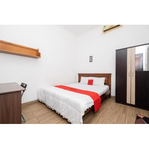 RedDoorz At Nginden Surabaya