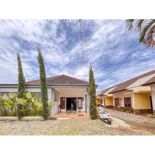 RedDoorz at Penginapan Garuda Batu