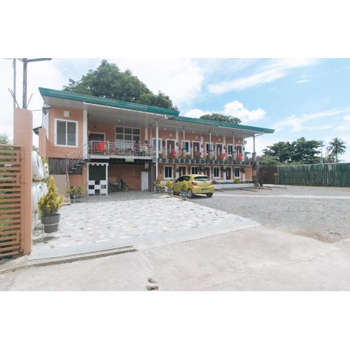 RedDoorz at Queens Hometel