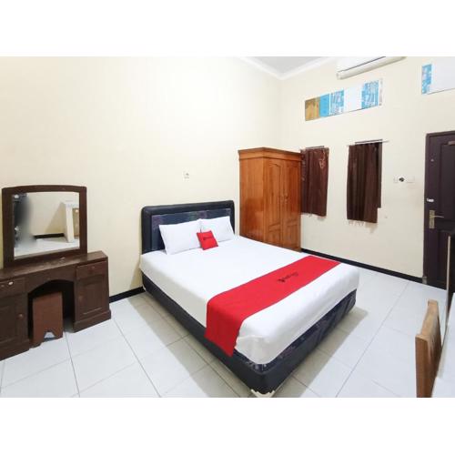 RedDoorz at Ratu Homestay Syariah Near Lippo Mall Banyuwangi