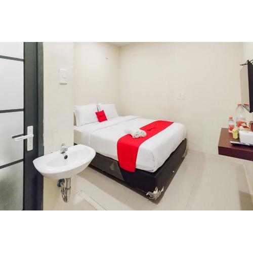 RedDoorz at Rejoss Lux Medan