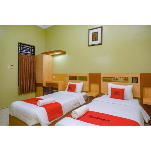 RedDoorz at Shabrina Homestay Syariah Maguwo