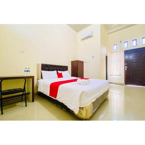 RedDoorz at Shine Guest House Tebing Tinggi
