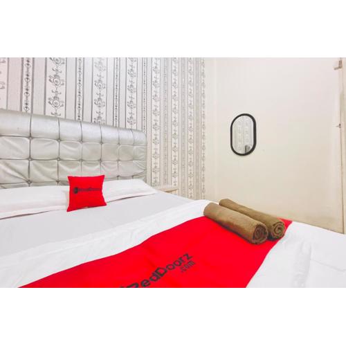RedDoorz at Sonya Homestay Tebing Tinggi