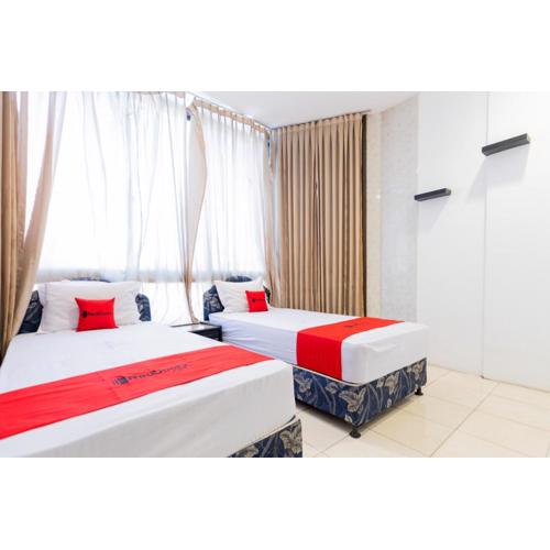 RedDoorz at Sparkling Hotel Surabaya