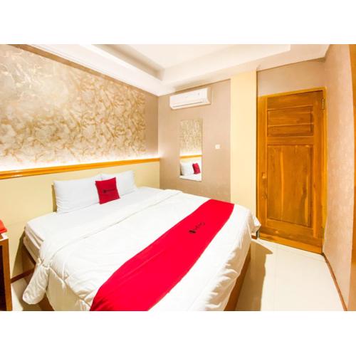 RedDoorz at The Canal Homestay Probolinggo