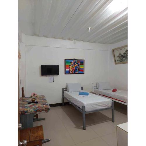 RedDoorz at Wyns Hotel