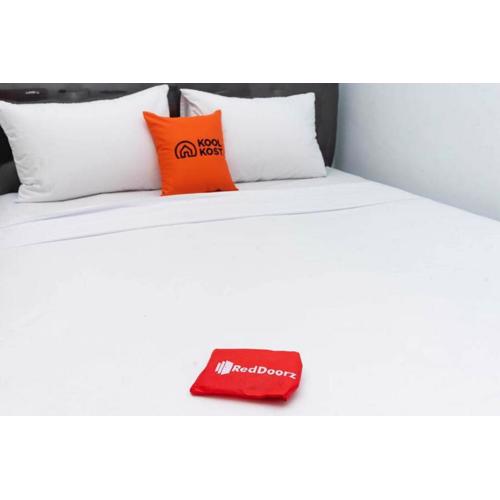 RedDoorz Brand MAN12045 RedDoorz near Megamall Manado