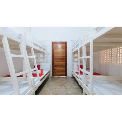 RedDoorz @ Camp Saint John Hotel La Union