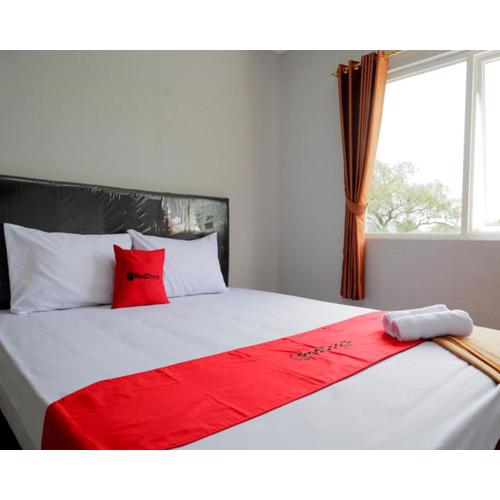 RedDoorz @ City Park Medoho Semarang