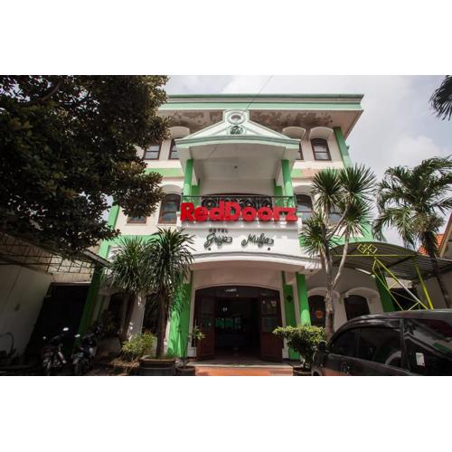 RedDoorz @ Genteng Surabaya 2