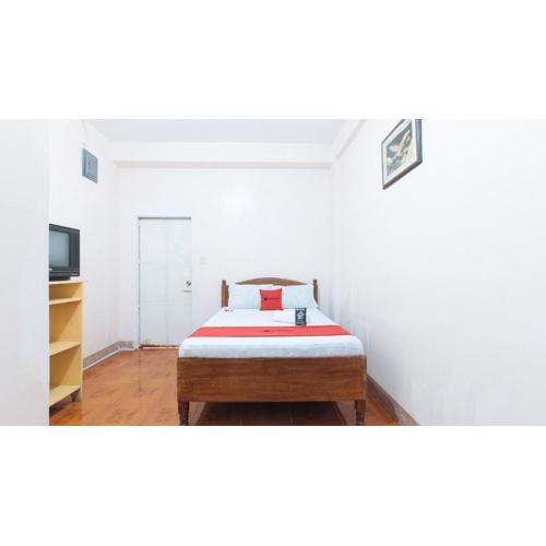 RedDoorz @ Goldland Spring Resort Urdaneta City