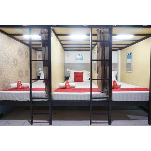 RedDoorz Hostel @ Borobudur Street