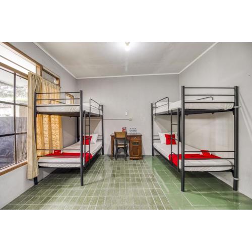 RedDoorz Hostel near Adisucipto Airport Yogyakarta