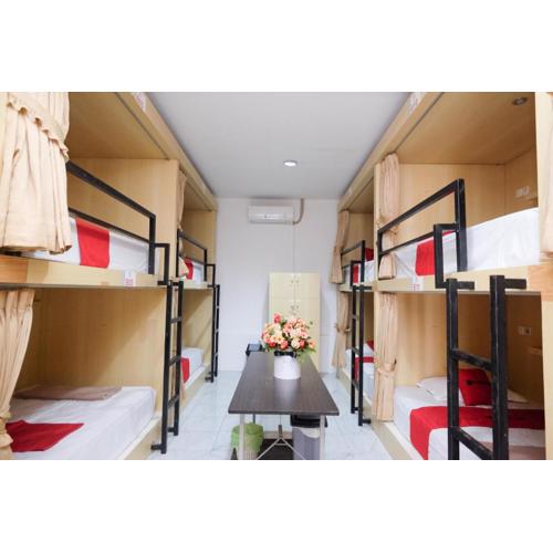 RedDoorz Hostel near Lawang Sewu Semarang