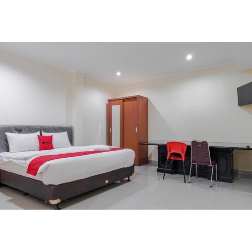 RedDoorz @ Jalan Biak Roxy Jakarta