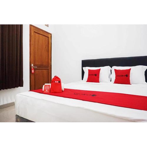 RedDoorz @ Jalan Danau Limboto