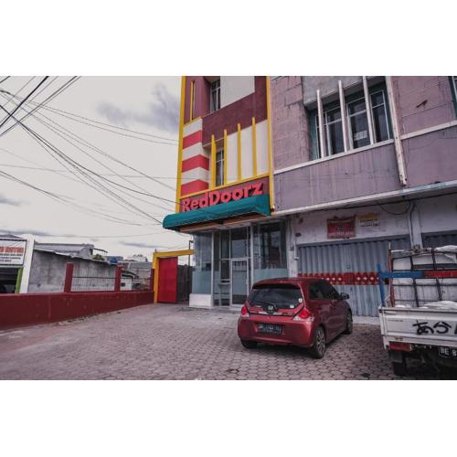 RedDoorz @ Jalan Pangeran Antasari Lampung 2