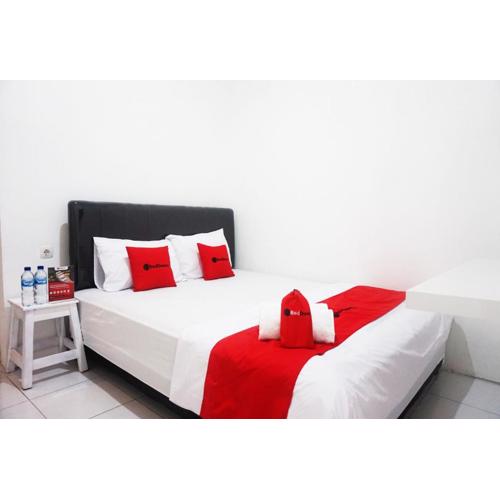 RedDoorz @ Jalan Tanjung Blitar