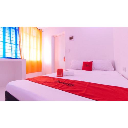 RedDoorz @ Jolly Orange Paranaque