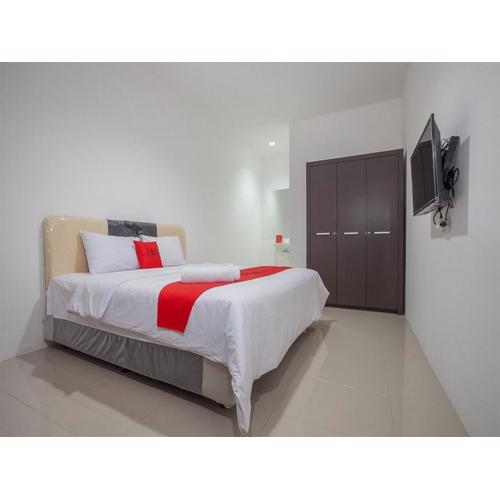 RedDoorz @ Kertajaya Surabaya