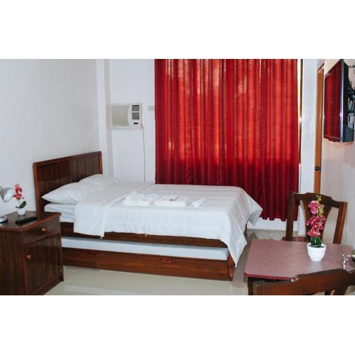 RedDoorz @ LS Suites Poblacion Culasi Antique