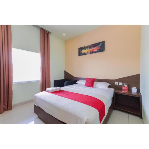 RedDoorz near Alun Alun Madiun