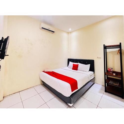 RedDoorz near Alun Alun Sidoarjo