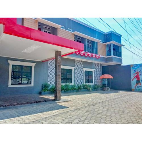 RedDoorz Near Alun Alun Slawi