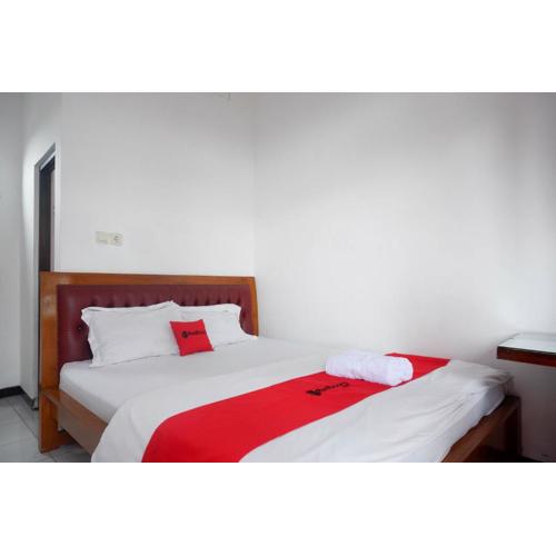 RedDoorz near Alun Alun Wonosobo 2