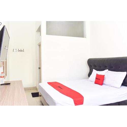 RedDoorz near Alun Alun Wonosobo