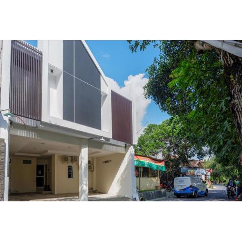 RedDoorz near Ambarrukmo Plaza Mall